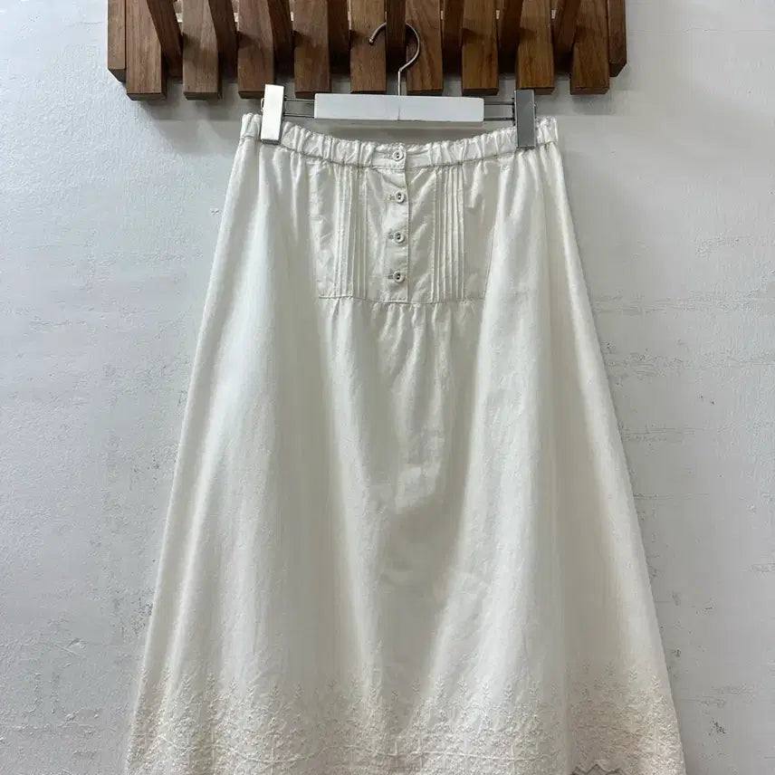 [BUNJANG] Vintage Cotton Pintuck Flower Lace Embroidered Skirt / 일본빈티지 코튼 핀턱 싸개버튼 플라워 레이스 자수 펀칭 디테일 스커트