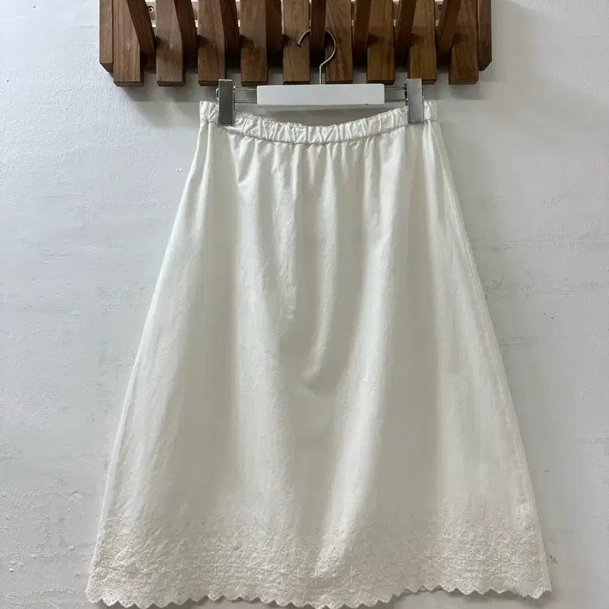 [BUNJANG] Vintage Cotton Pintuck Flower Lace Embroidered Skirt / 일본빈티지 코튼 핀턱 싸개버튼 플라워 레이스 자수 펀칭 디테일 스커트