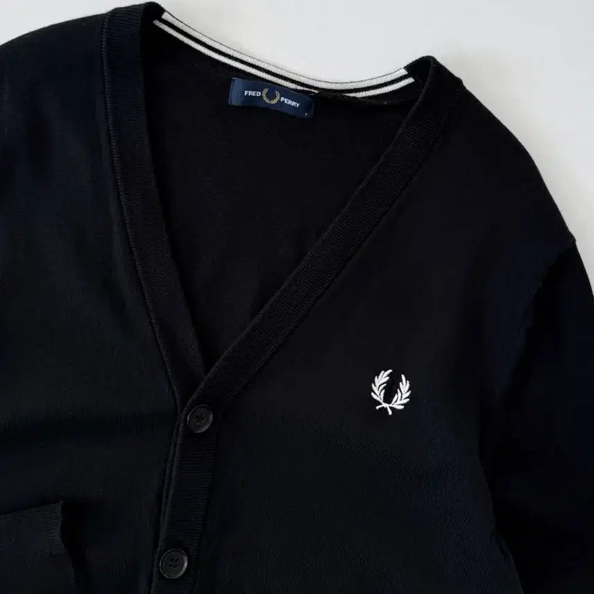 [BUNJANG] Fred Perry Loose Fit Black Classic Merino Wool Cardigan / 프레드페리 루즈핏 블랙 클래식 메리노 울 가디건