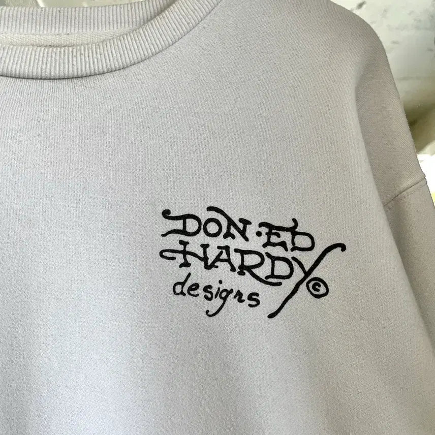 [SOLD OUT] 2000s ED Hardy 빈티지 오버사이즈 화이트 스웻셔츠 맨투맨