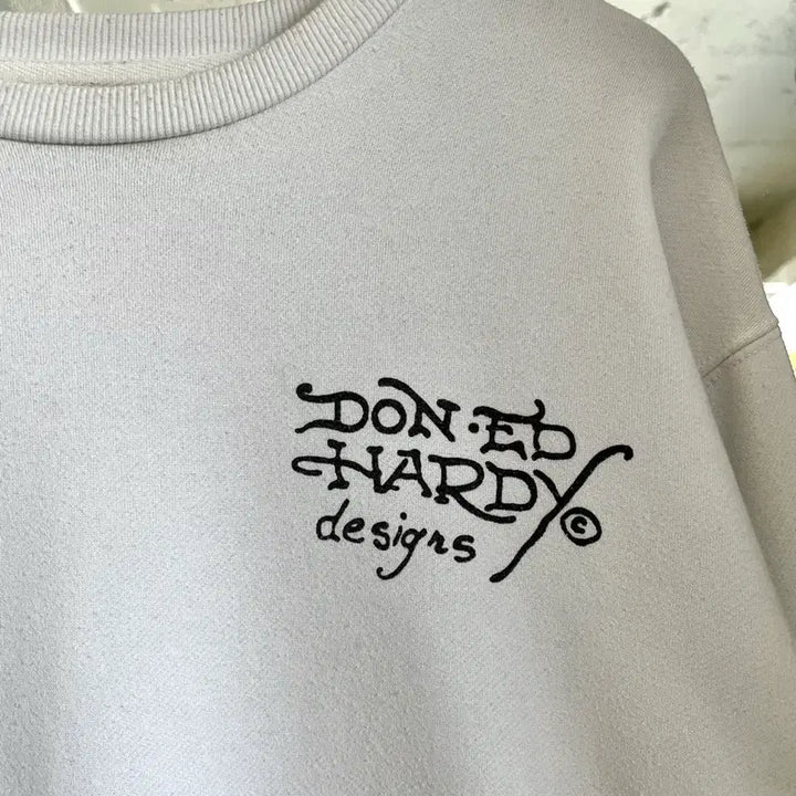 [SOLD OUT] 2000s ED Hardy 빈티지 오버사이즈 화이트 스웻셔츠 맨투맨