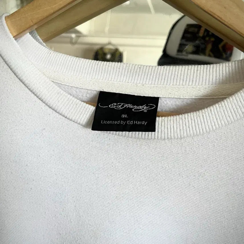 [SOLD OUT] 2000s ED Hardy 빈티지 오버사이즈 화이트 스웻셔츠 맨투맨