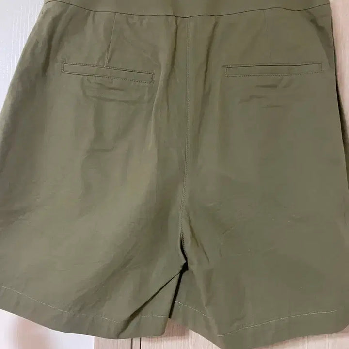[BUNJANG] Khaki Pin Tuck Summer Shorts / 여름반바지