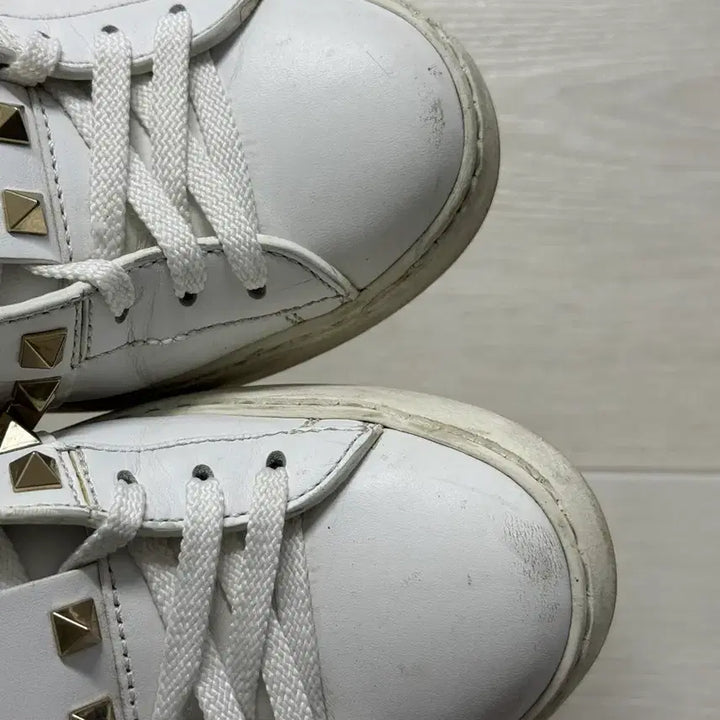 [BUNJANG] Valentino Rockstud Sneakers (Size 36) / 발렌티노 락스터드 스니커즈 36
