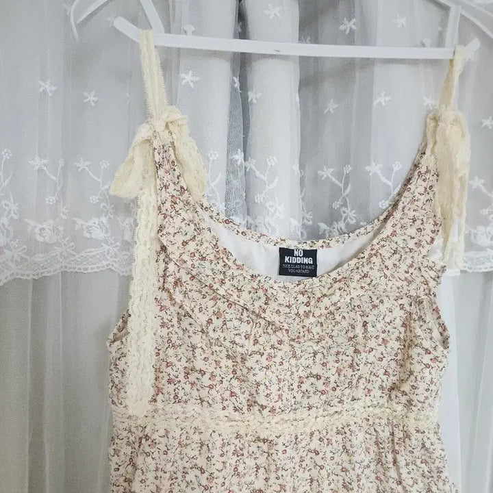 [BUNJANG] Vintage Floral Lace Camisole Dress / 모리걸 빈티지 레이스 잔꽃 나시 원피스
