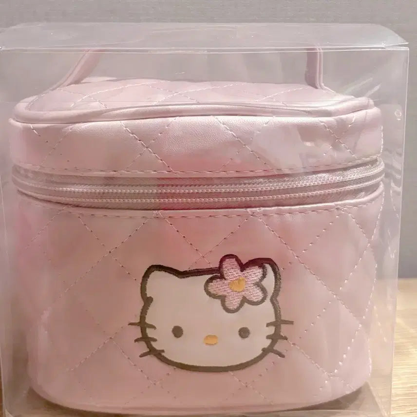 [BUNJANG] Hello Kitty Quilted Pouch (Sealed) / 헬로키티 퀼트 파우치 미개봉!