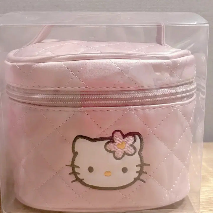 [BUNJANG] Hello Kitty Quilted Pouch (Sealed) / 헬로키티 퀼트 파우치 미개봉!