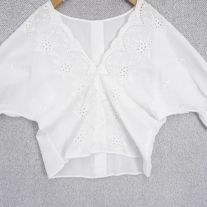 [BUNJANG] Lowrys Farm Eyelet Punch Lace Blouse M / 로리즈팜 아일렛 펀칭 레이스 블라우스 M