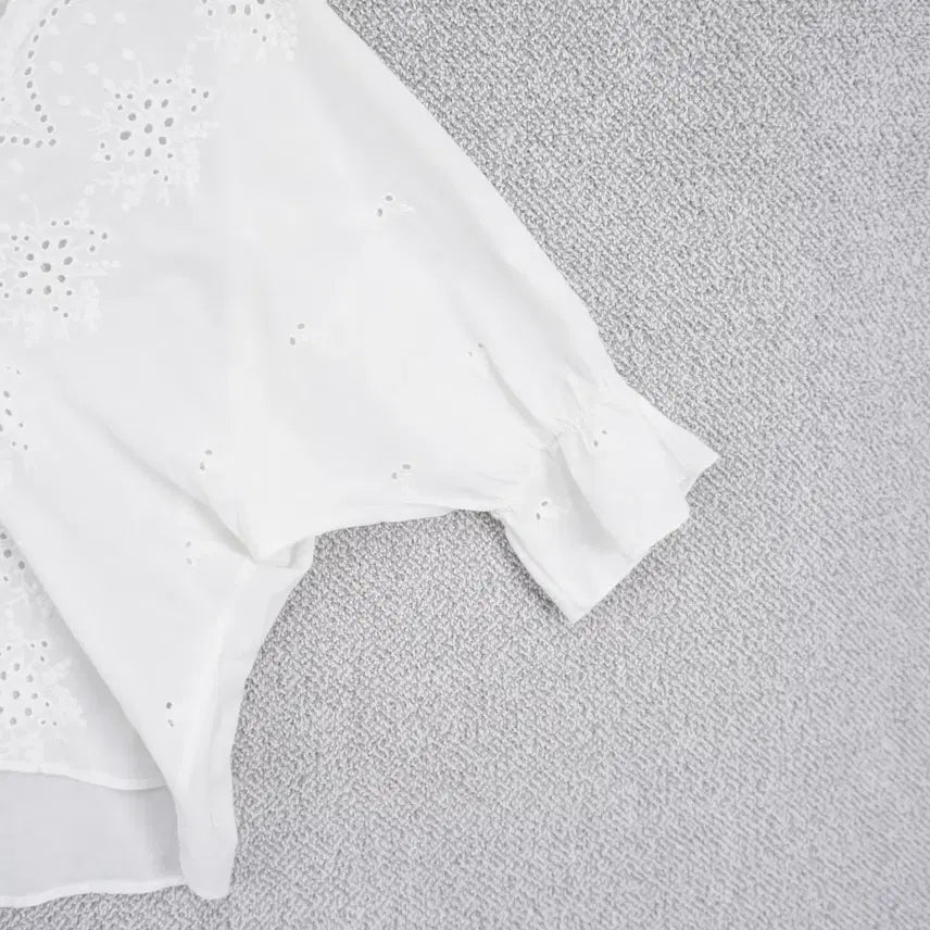 [BUNJANG] Lowrys Farm Eyelet Punch Lace Blouse M / 로리즈팜 아일렛 펀칭 레이스 블라우스 M