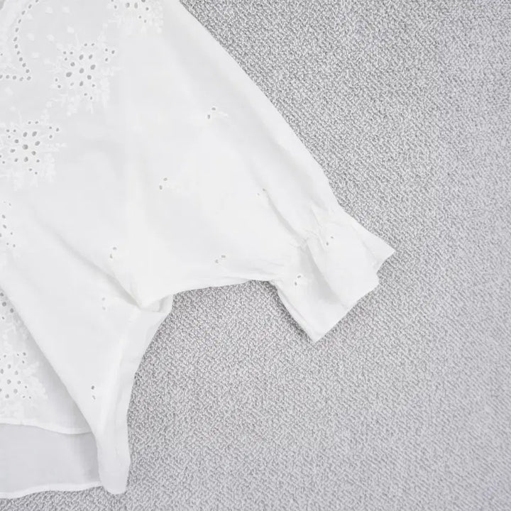 [BUNJANG] Lowrys Farm Eyelet Punch Lace Blouse M / 로리즈팜 아일렛 펀칭 레이스 블라우스 M