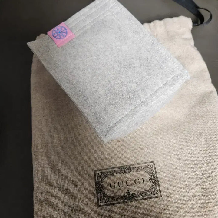 [SOLD OUT] 구찌 GG 인터로킹 수프림 미니 토트백(1회 착용)