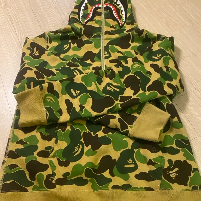 [BUNJANG] BAPE Camo Shark Half-Zip Hoodie / 베이프 카모 샤크 후드 반집업
