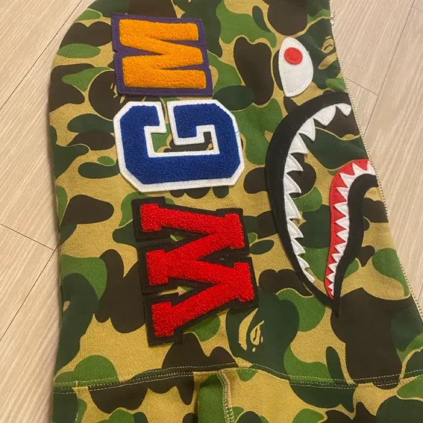 [BUNJANG] BAPE Camo Shark Half-Zip Hoodie / 베이프 카모 샤크 후드 반집업