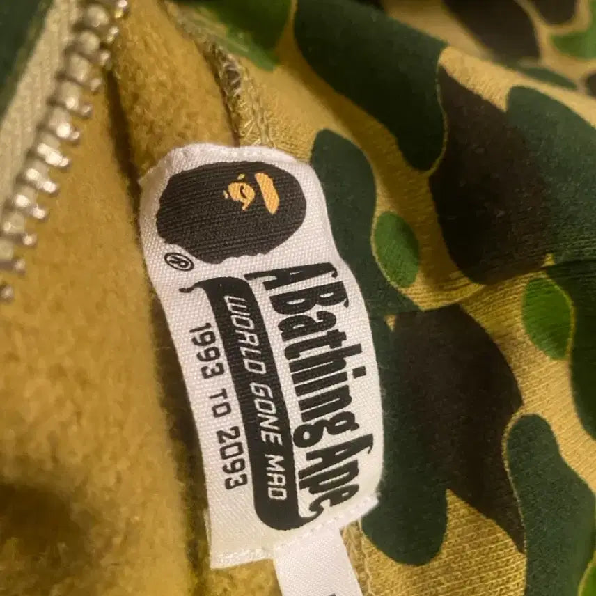 [BUNJANG] BAPE Camo Shark Half-Zip Hoodie / 베이프 카모 샤크 후드 반집업