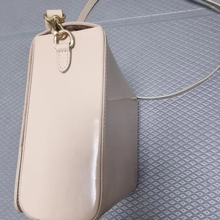 [BUNJANG] Mute Muse AMUSE Square Crossbody Bag / 뮤트뮤즈 AMUSE 사각 크로스백
