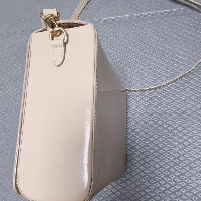 [BUNJANG] Mute Muse AMUSE Square Crossbody Bag / 뮤트뮤즈 AMUSE 사각 크로스백