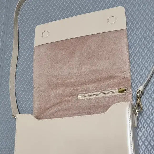 [BUNJANG] Mute Muse AMUSE Square Crossbody Bag / 뮤트뮤즈 AMUSE 사각 크로스백