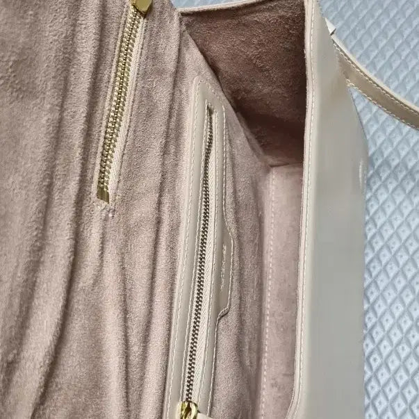 [BUNJANG] Mute Muse AMUSE Square Crossbody Bag / 뮤트뮤즈 AMUSE 사각 크로스백