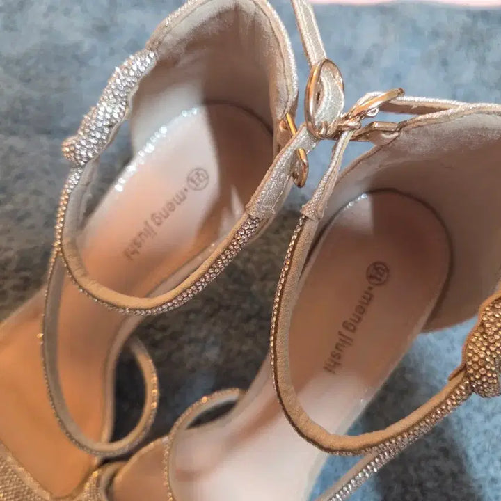 [BUNJANG] Sparkling Cubic Strap Heels (Gold, 230mm) / 1회착화)230mm/영상첨부/스트립 가보시 반짝이 큐빅 스트랩 힐/골드