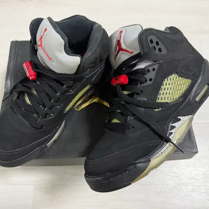 [BUNJANG] Air Jordan 5 Retro OG BG Black Metallic Sneakers / Air Jordan 5 Retro OG BG &