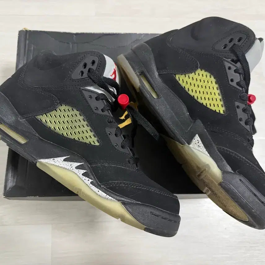 [BUNJANG] Air Jordan 5 Retro OG BG Black Metallic Sneakers / Air Jordan 5 Retro OG BG &