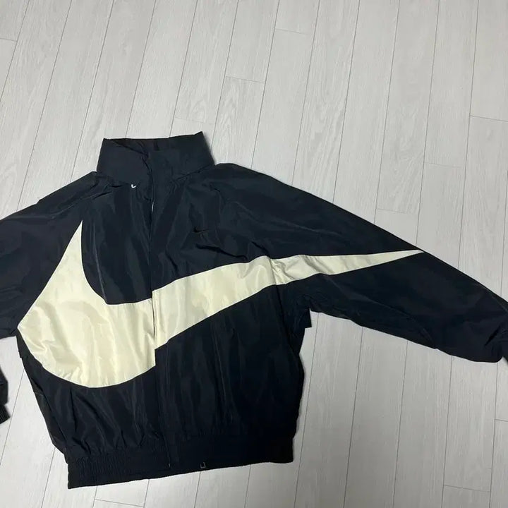 [BUNJANG] Nike Big Swoosh Woven Jacket Black/White L (100) / Nike 나이키 / 빅 스우시 우븐 자켓 검흰 / L (100)