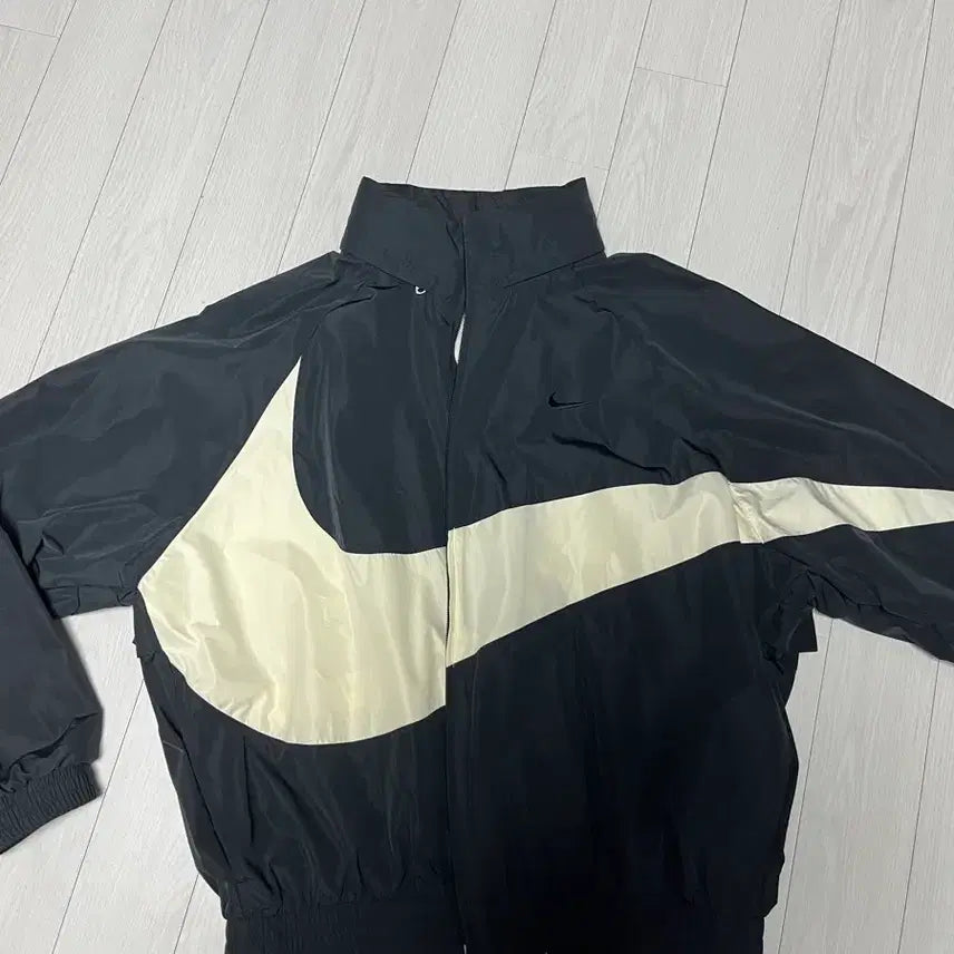 [BUNJANG] Nike Big Swoosh Woven Jacket Black/White L (100) / Nike 나이키 / 빅 스우시 우븐 자켓 검흰 / L (100)