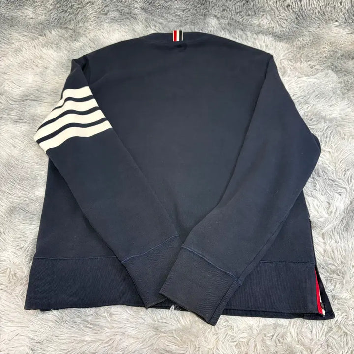 [BUNJANG] Thom Browne Diagonal Stripe Sweatshirt Navy / [리엘중고명품] 톰브라운 사선완장 맨투맨 네이비 4사이즈