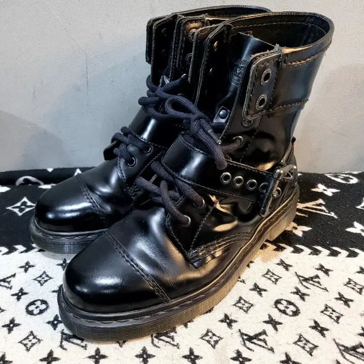 [BUNJANG] Dr. Martens 1460 Triumph Biker Boots / 정품 닥터마틴 1460 트라이엄프 바이커 부츠