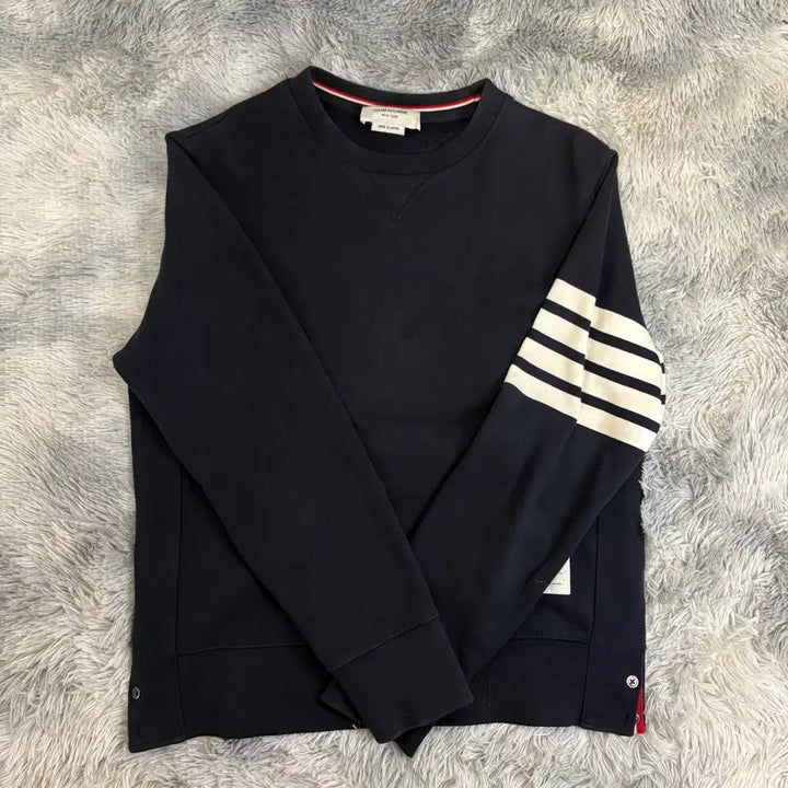 [BUNJANG] Thom Browne Diagonal Stripe Sweatshirt Navy / [리엘중고명품] 톰브라운 사선완장 맨투맨 네이비 4사이즈