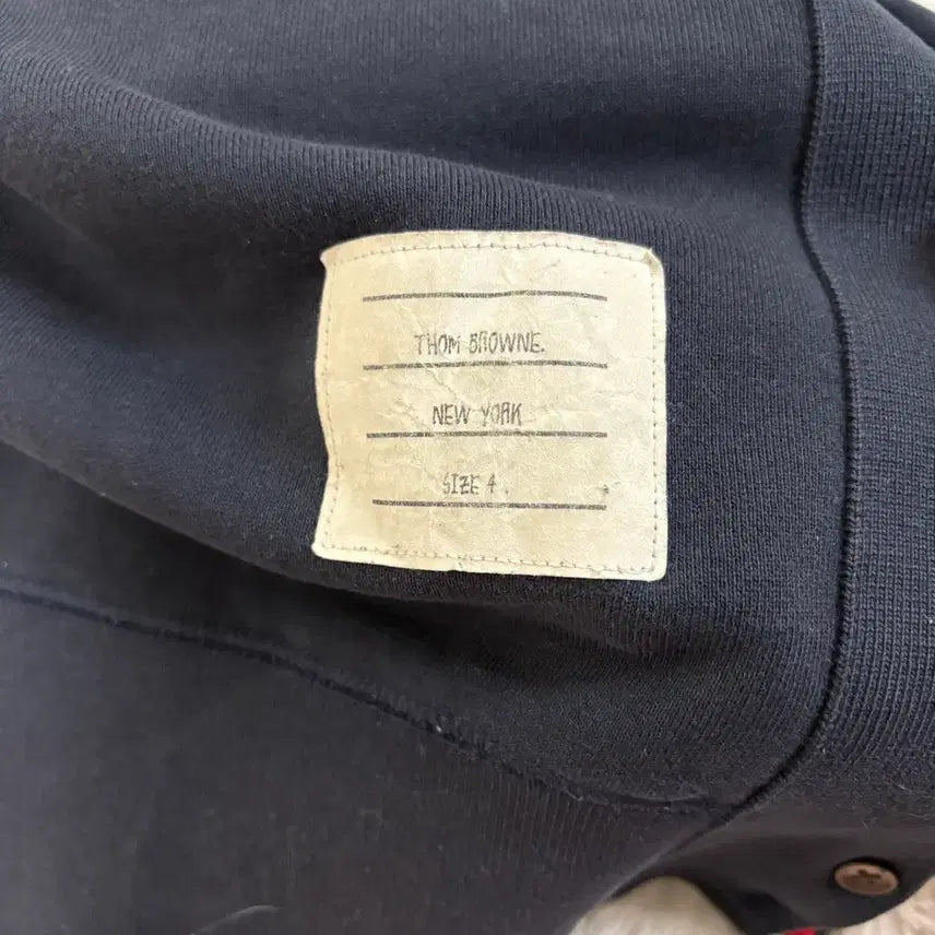 [BUNJANG] Thom Browne Diagonal Stripe Sweatshirt Navy / [리엘중고명품] 톰브라운 사선완장 맨투맨 네이비 4사이즈