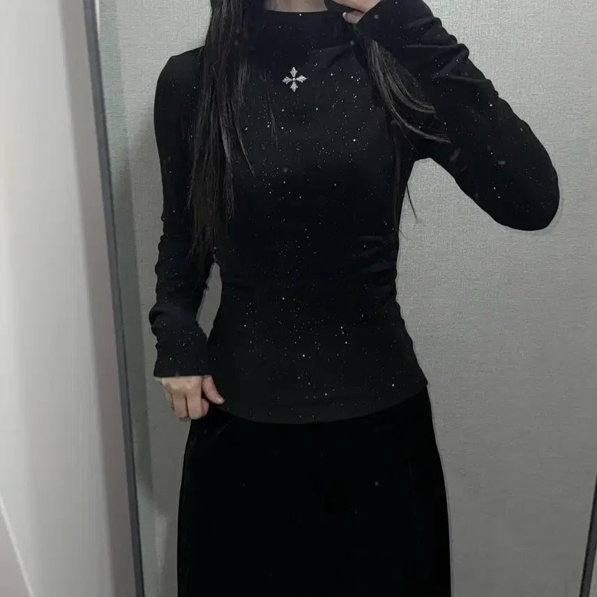[BUNJANG] Black Sequin Cross Point Long Sleeve T-shirt / 블랙 스팽글 크로스 포인트 긴팔 티셔츠