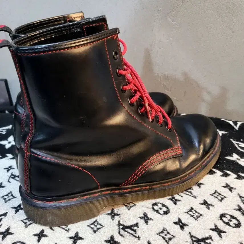 [SOLD OUT] 정품 닥터마틴 1460 8홀 레드스티치 워커부츠