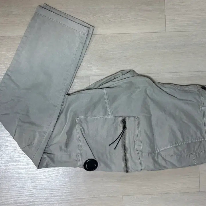 [SOLD OUT] cp컴퍼니 와펜 카고팬츠