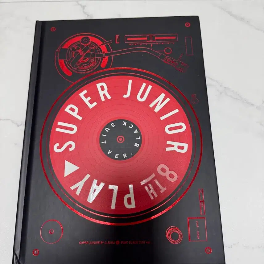 [SOLD OUT] 슈퍼주니어 8집 Play Black Suit 앨범 (구김있어요!)