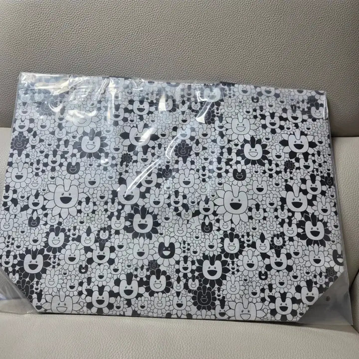 [SOLD OUT] 뉴진스 리유저블백 L 라지 (미개봉) 에코백 장바구니