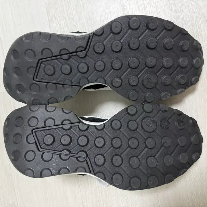 [BUNJANG] Asics X81 Jogger Black Glacier Gray (235) / 아식스 조거 X81 블랙 글레이셔 그레이(235)