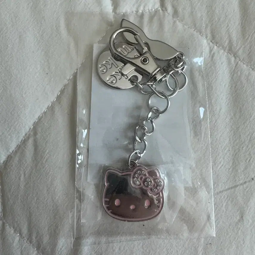 [BUNJANG] WAKEMAKE Hello Kitty Charm Keyring / 웨이크메이크 헬로키티 참 키링