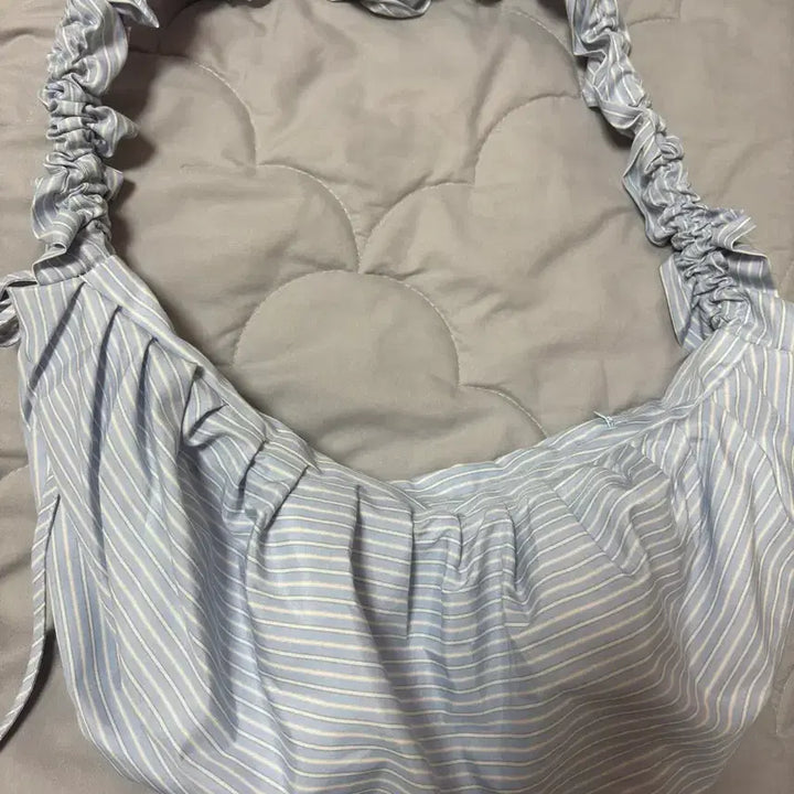 [BUNJANG] Striped Half-Moon Eco-Bag Blue New / 스트라이프 반달 에코백 블루 새상품