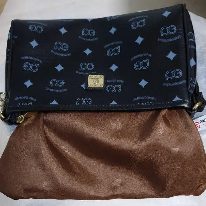 [SOLD OUT] 블랙 로고 숄더백