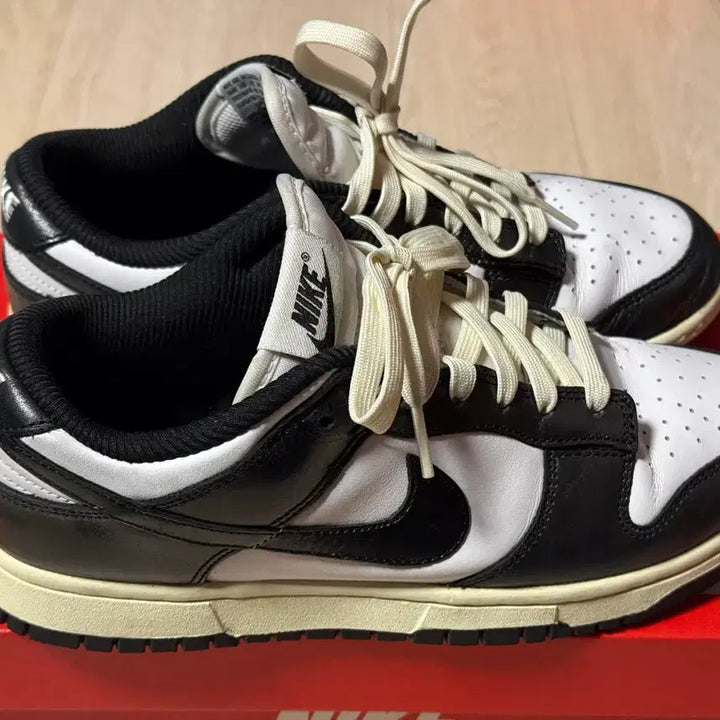 [BUNJANG] Nike Dunk Low Vintage Black White Sneakers / 나이키 덩크로우 빈티지 블랙 화이트 컬러 size 255