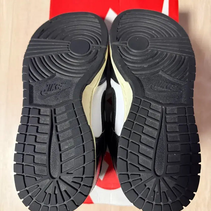 [BUNJANG] Nike Dunk Low Vintage Black White Sneakers / 나이키 덩크로우 빈티지 블랙 화이트 컬러 size 255