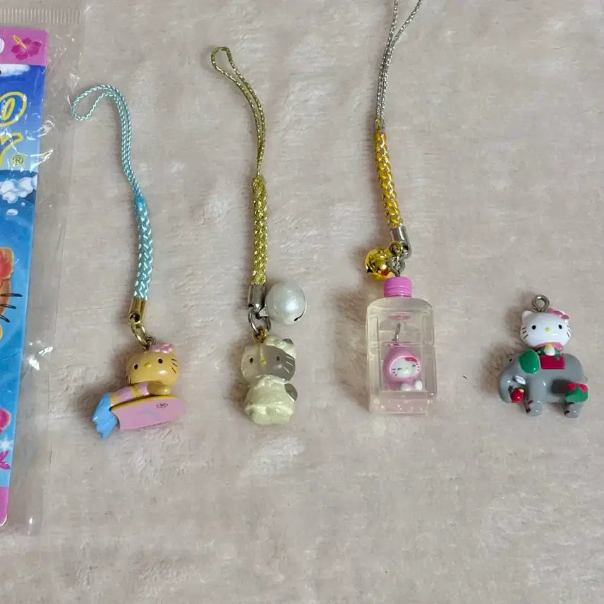 [BUNJANG] Hello Kitty Alps &amp; Golden Strap Strap / 고전 헬로 키티스트랩 알프스 페트병 황금 태닝