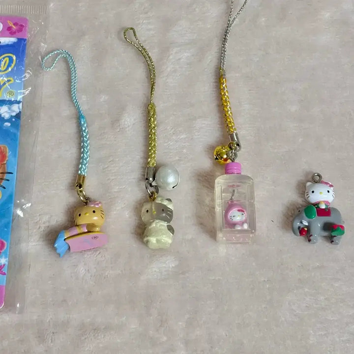 [BUNJANG] Hello Kitty Alps &amp; Golden Strap Strap / 고전 헬로 키티스트랩 알프스 페트병 황금 태닝
