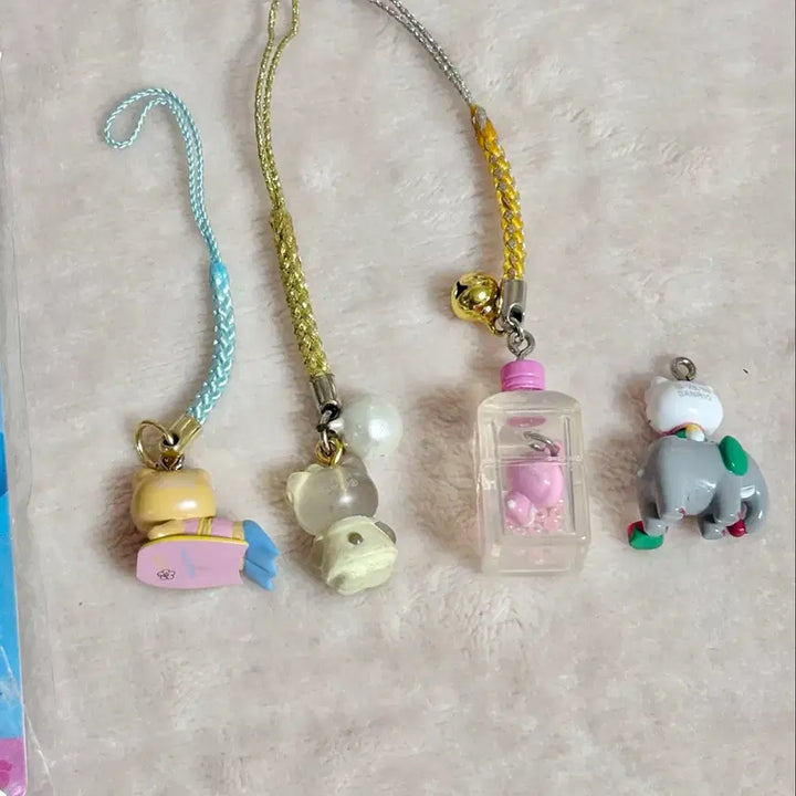 [BUNJANG] Hello Kitty Alps &amp; Golden Strap Strap / 고전 헬로 키티스트랩 알프스 페트병 황금 태닝