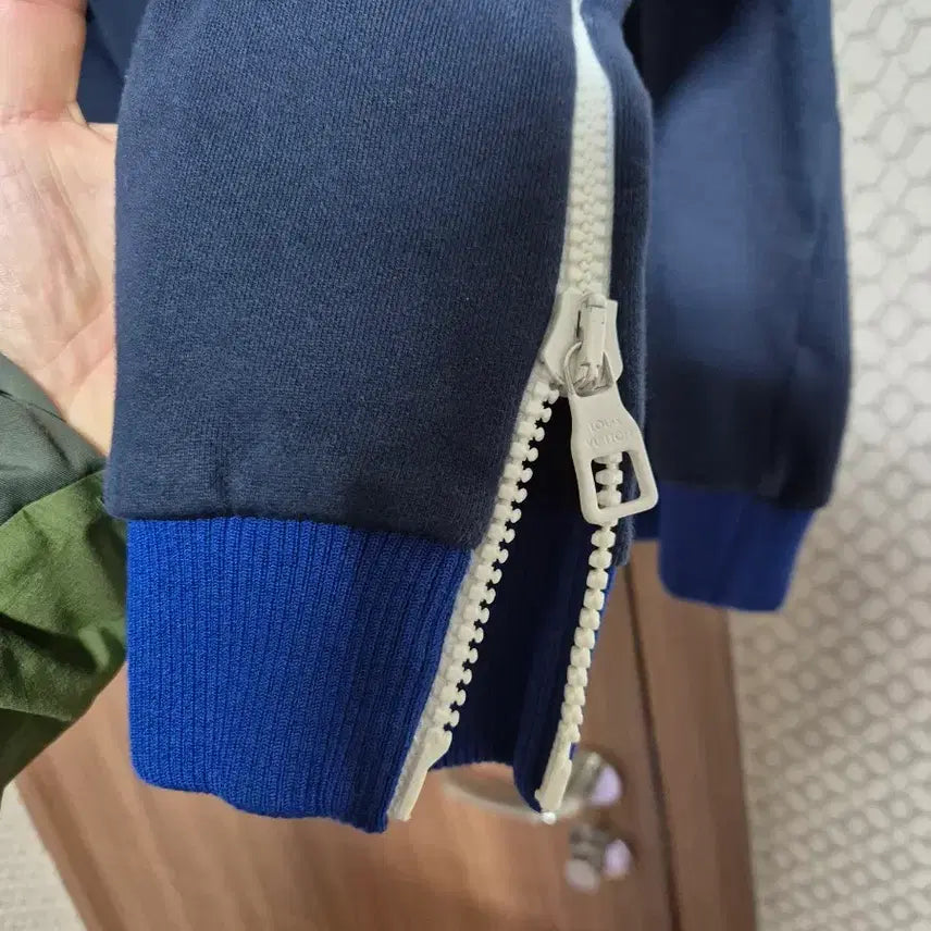 [SOLD OUT] 루이비통 멀티지퍼 맨투맨xl