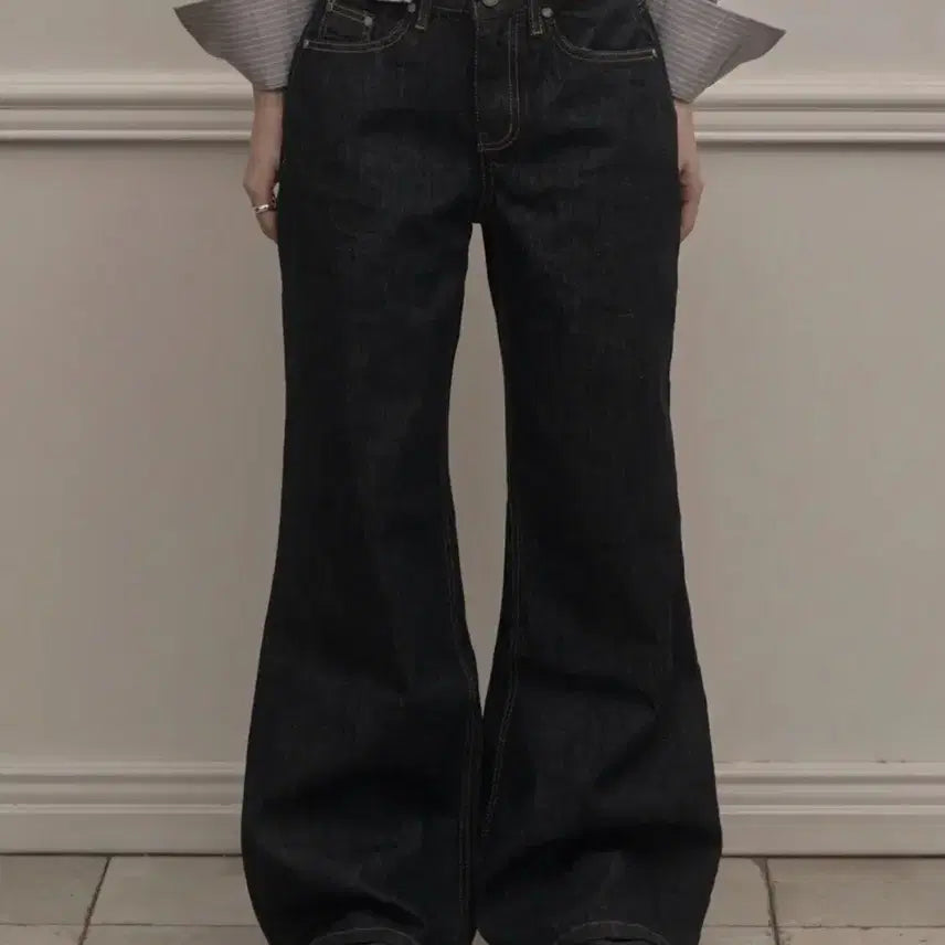 [BUNJANG] Kaki Point Bootcut Denim Jeans M / 카키포인트 논 페이드 부츠컷 데님 M