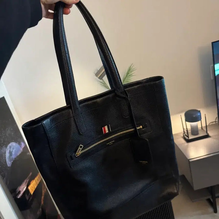 [SOLD OUT] 톰브라운 블랙 레더 토트백
