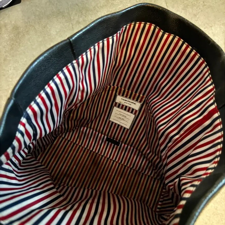 [SOLD OUT] 톰브라운 블랙 레더 토트백