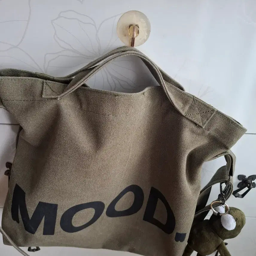 [BUNJANG] MOOD Khaki Canvas Shoulder Bag / 카키색 MOOD 레터링 캔버스 숄더백